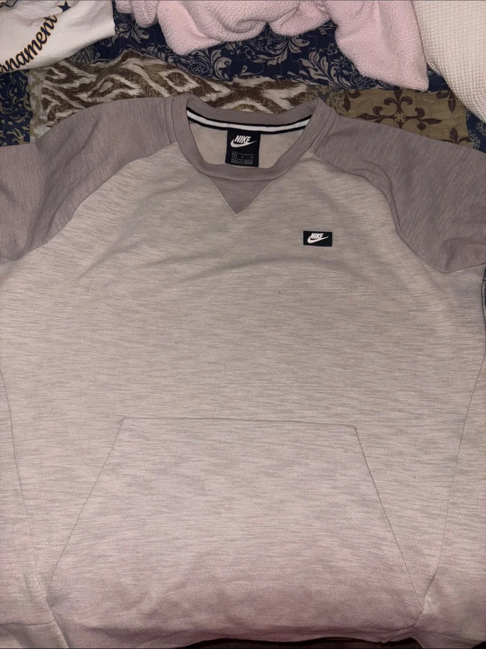 Nike Men’s Crewneck Sweatshirt in Heather Gray with Dark Gray Raglan Sleeves